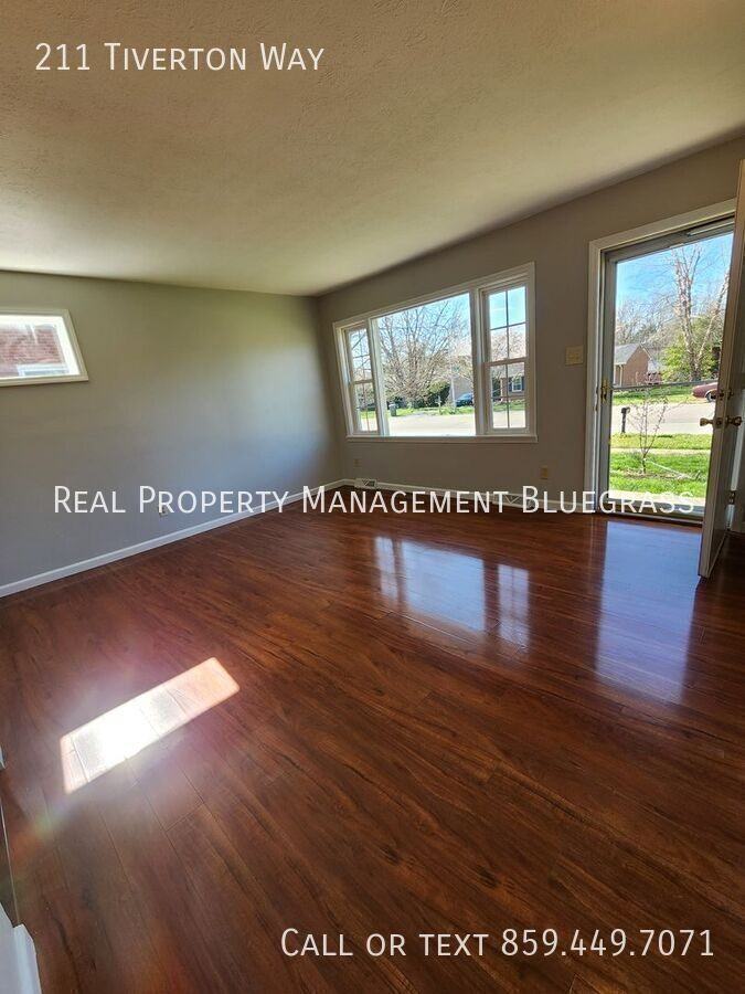 211 E Tiverton Way - Photo 4 of 21