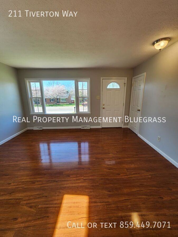 211 E Tiverton Way - Photo 5 of 21