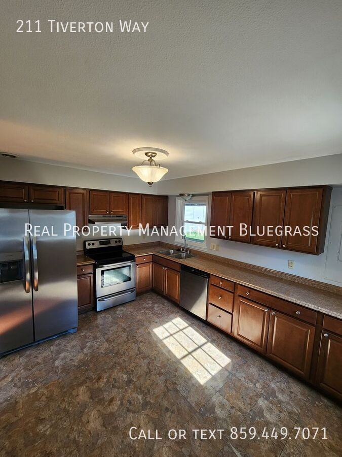 211 E Tiverton Way - Photo 7 of 21