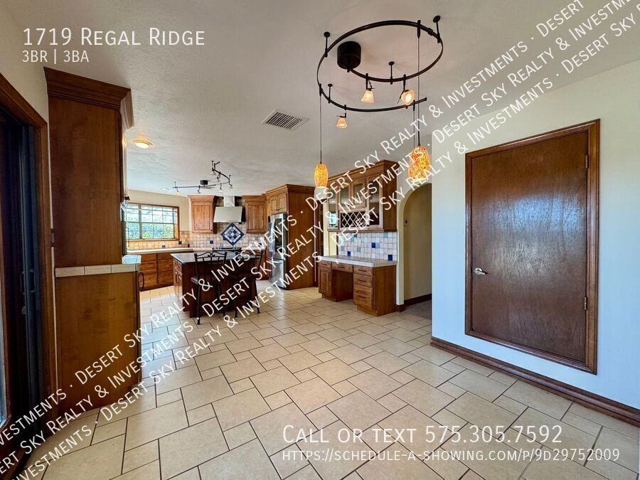 1719 Regal Rdg - Photo 6 of 50