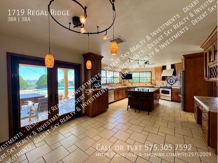 1719 Regal Rdg - Photo 7 of 50