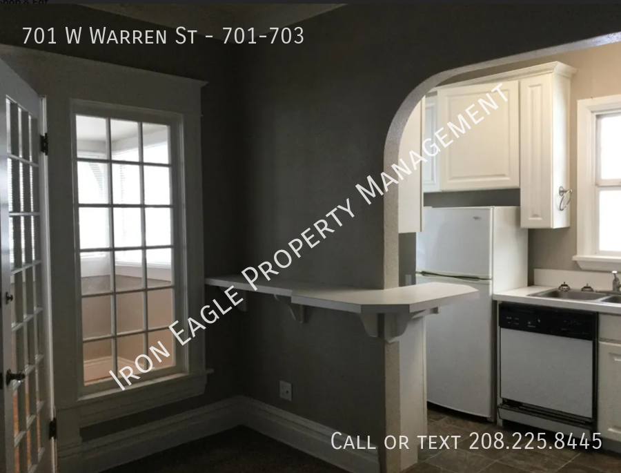 701 W Warren St #701-703 - Photo 3 of 9