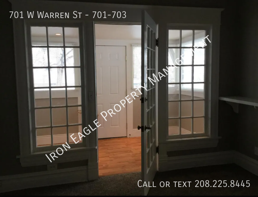 701 W Warren St #701-703 - Photo 5 of 9