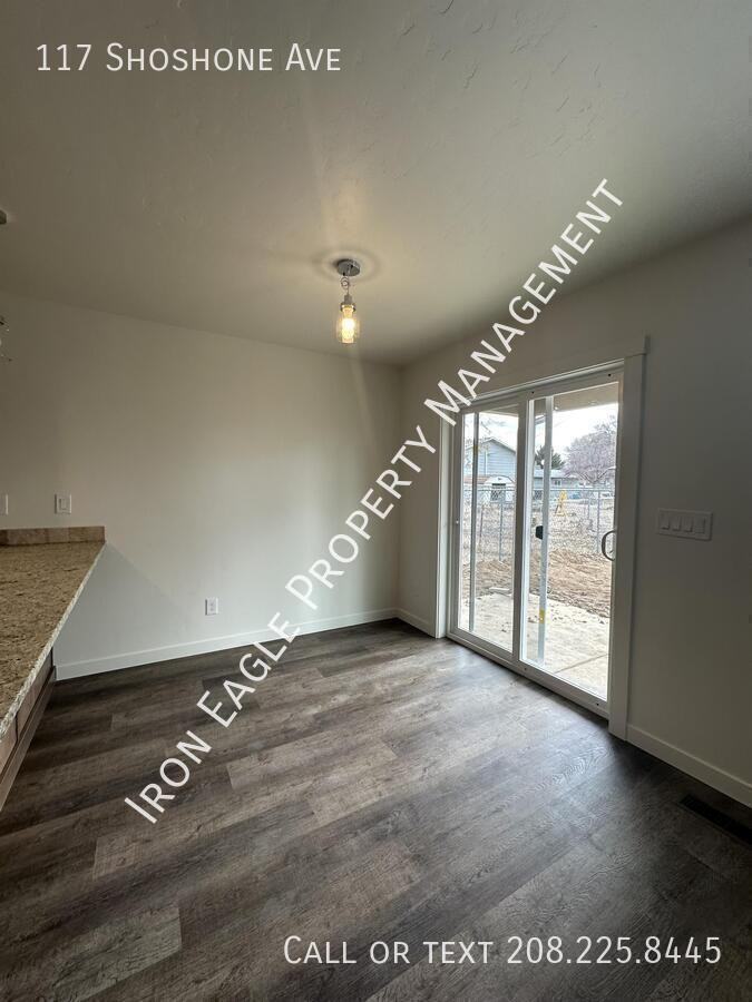 117 Shoshone Ave - Photo 6 of 19