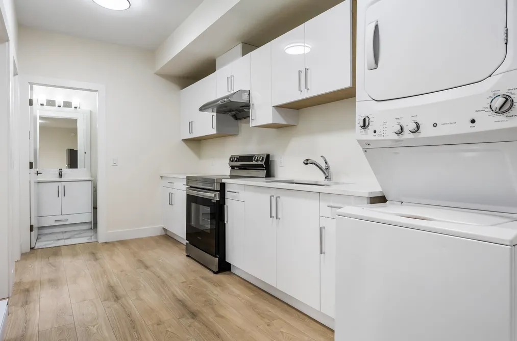 8585 Forest Gate Dr - Photo 3 of 12