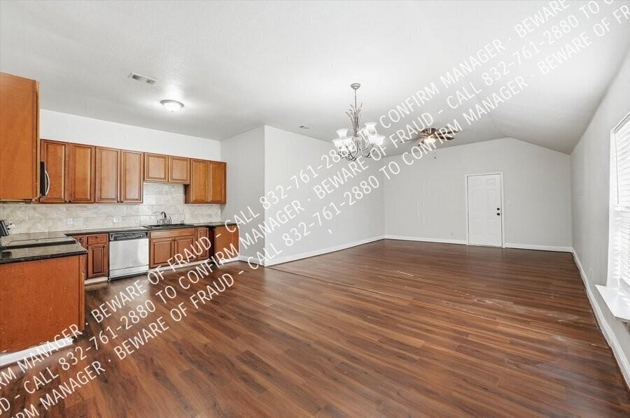 807 Wyatt St - Photo 7 of 23