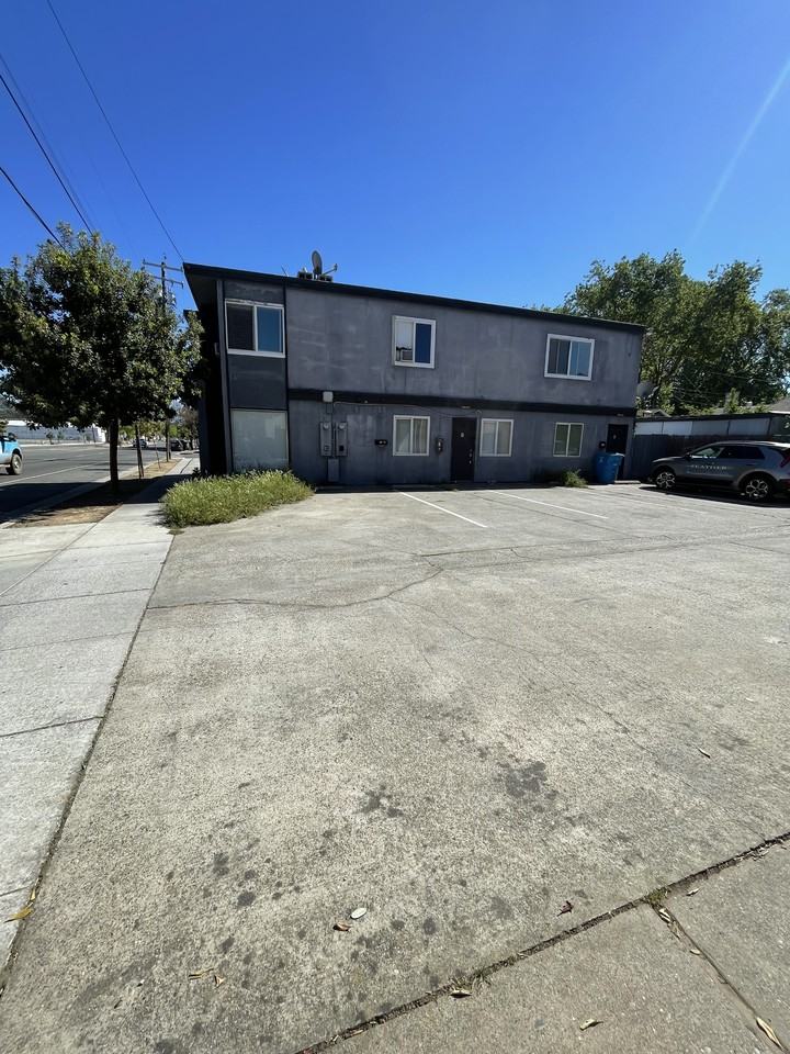 712 Bridge St #1 - Photo 2 of 21