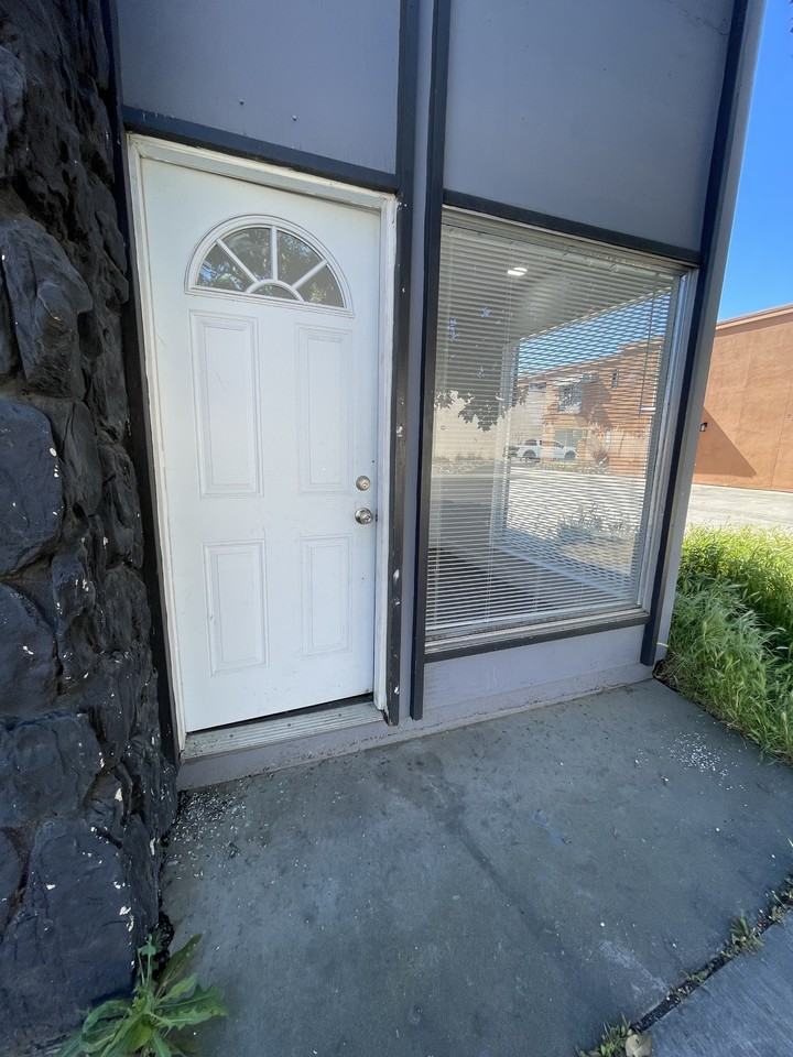 712 Bridge St #1 - Photo 3 of 21