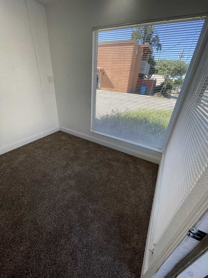 712 Bridge St #1 - Photo 4 of 21