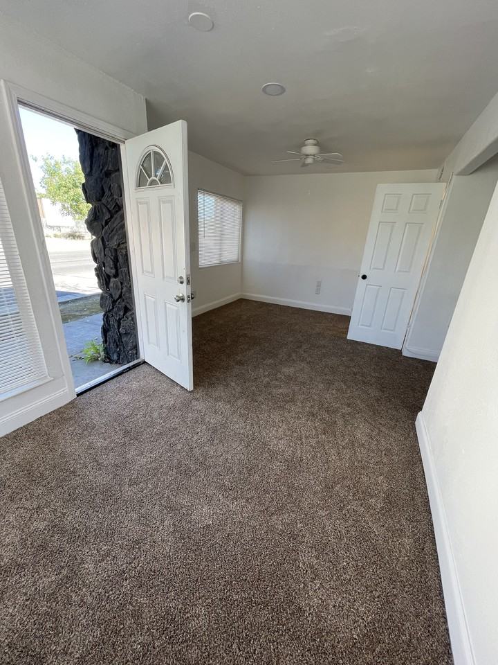 712 Bridge St #1 - Photo 5 of 21