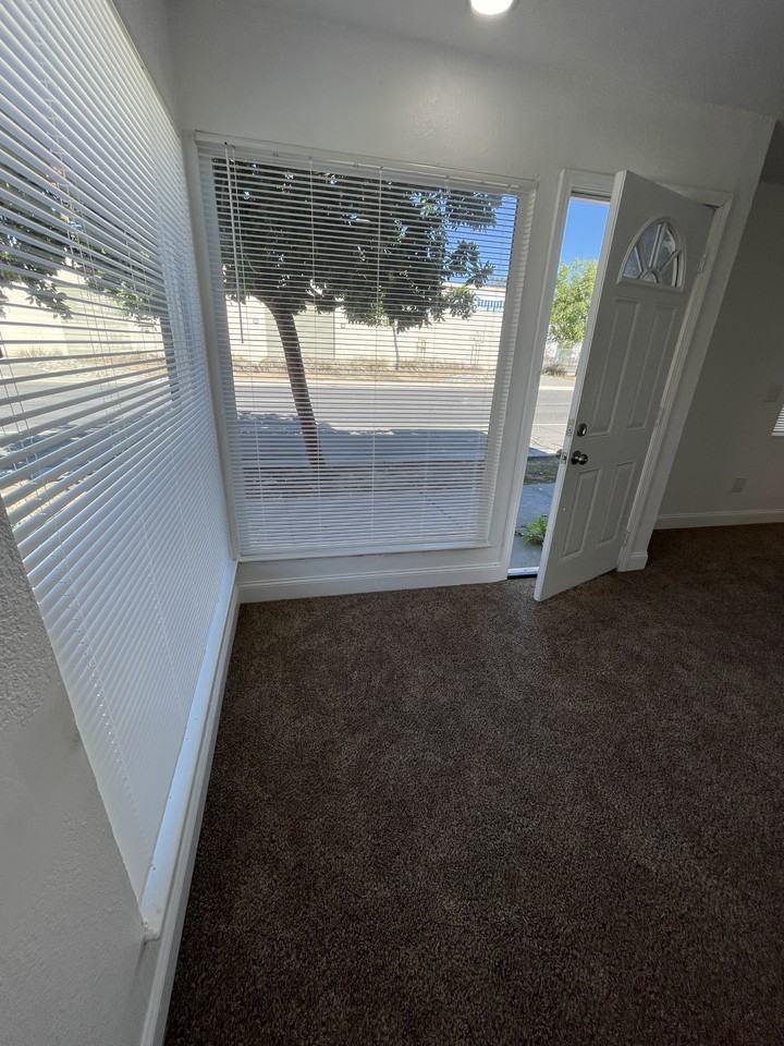 712 Bridge St #1 - Photo 6 of 21