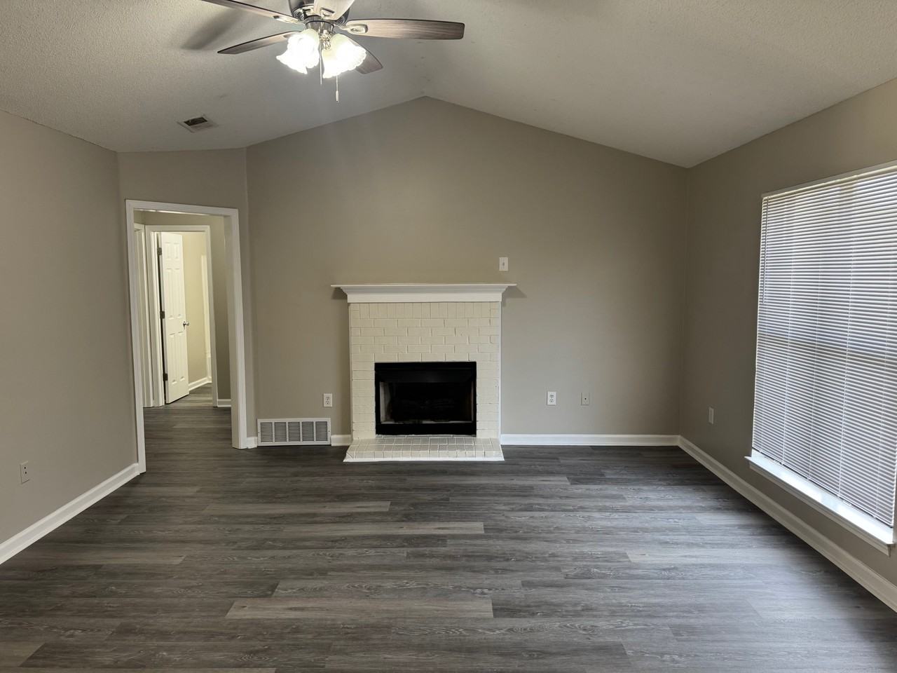 1130 Parkview Cir N #1 - Photo 5 of 11