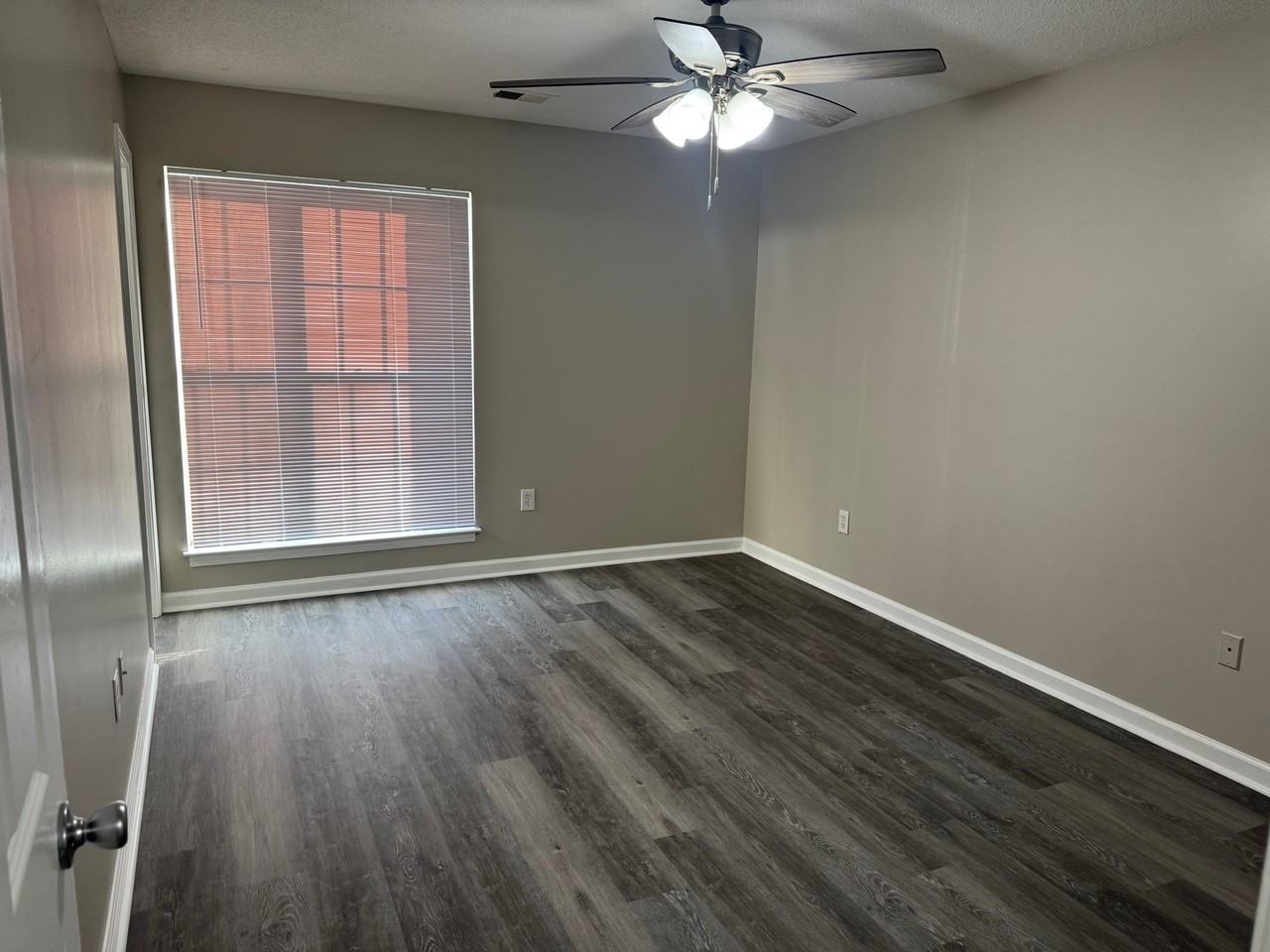 1130 Parkview Cir N #1 - Photo 6 of 11