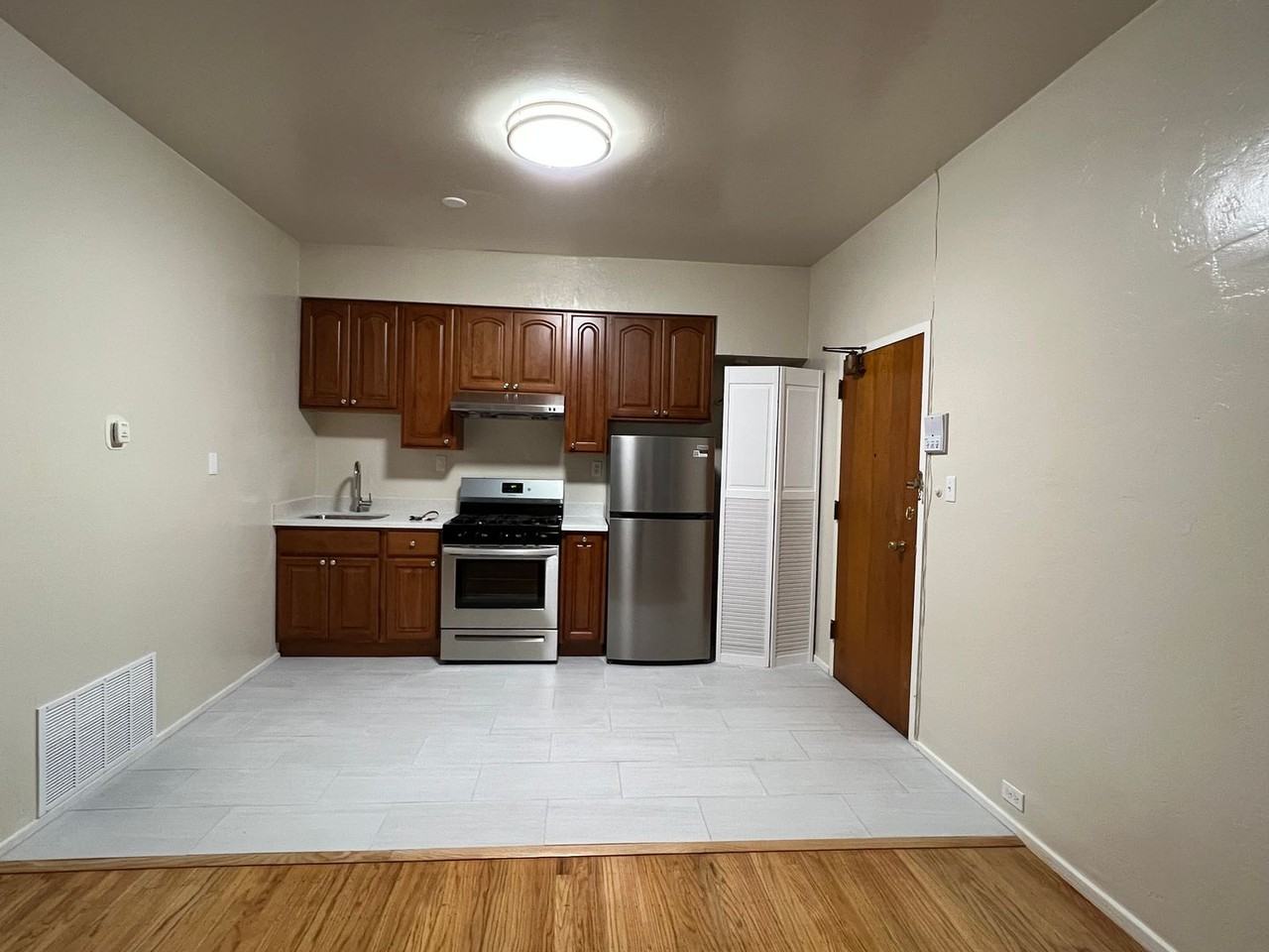 841 Clay St #4 - Photo 3 of 13