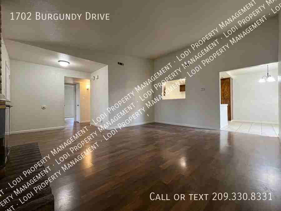1702 Burgundy Dr - Photo 3 of 11