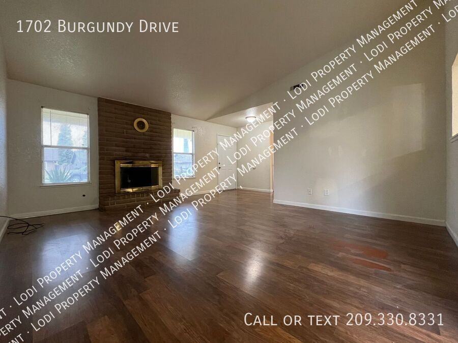 1702 Burgundy Dr - Photo 4 of 11