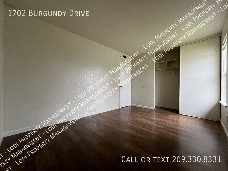 1702 Burgundy Dr - Photo 6 of 11