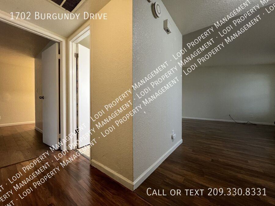 1702 Burgundy Dr - Photo 7 of 11