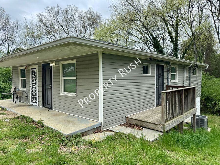 6303 Walden Ave #B - Photo 2 of 19