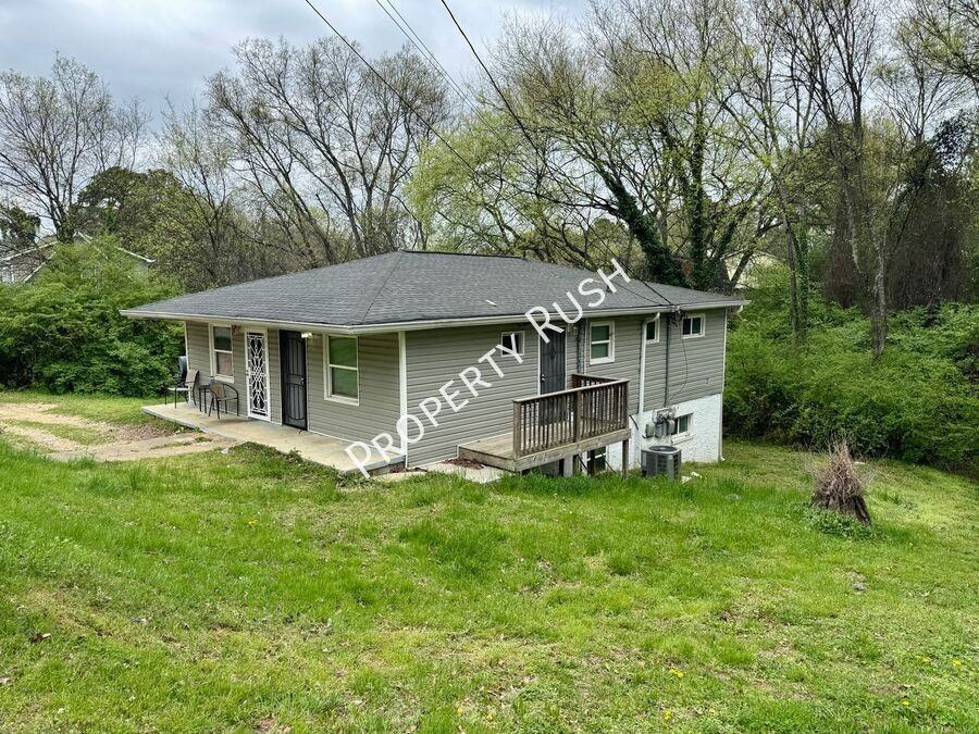 6303 Walden Ave #B - Photo 3 of 19