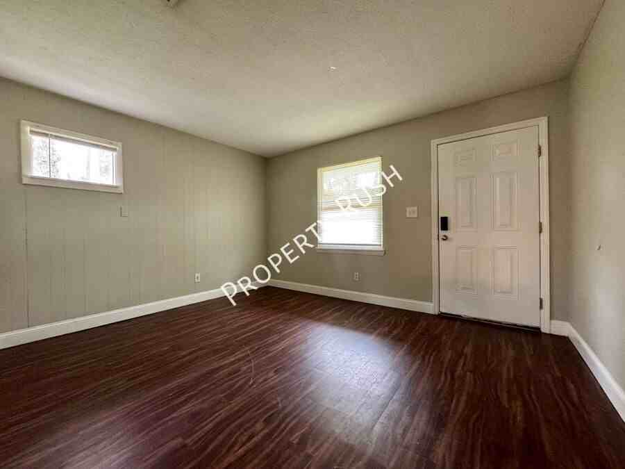 6303 Walden Ave #B - Photo 5 of 19