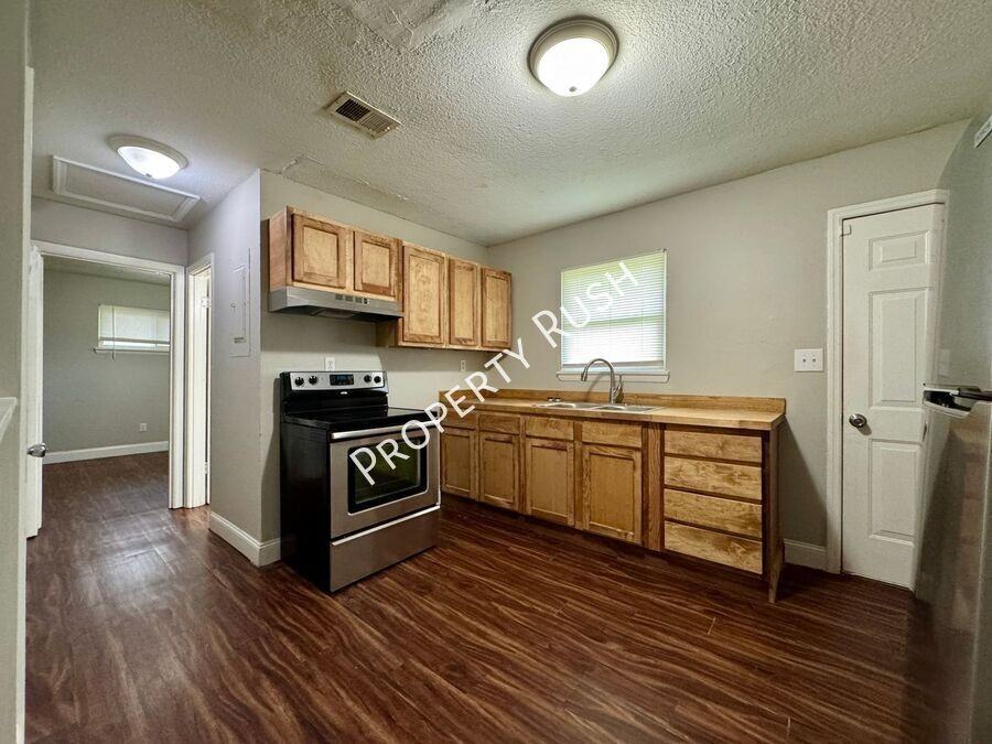 6303 Walden Ave #B - Photo 6 of 19