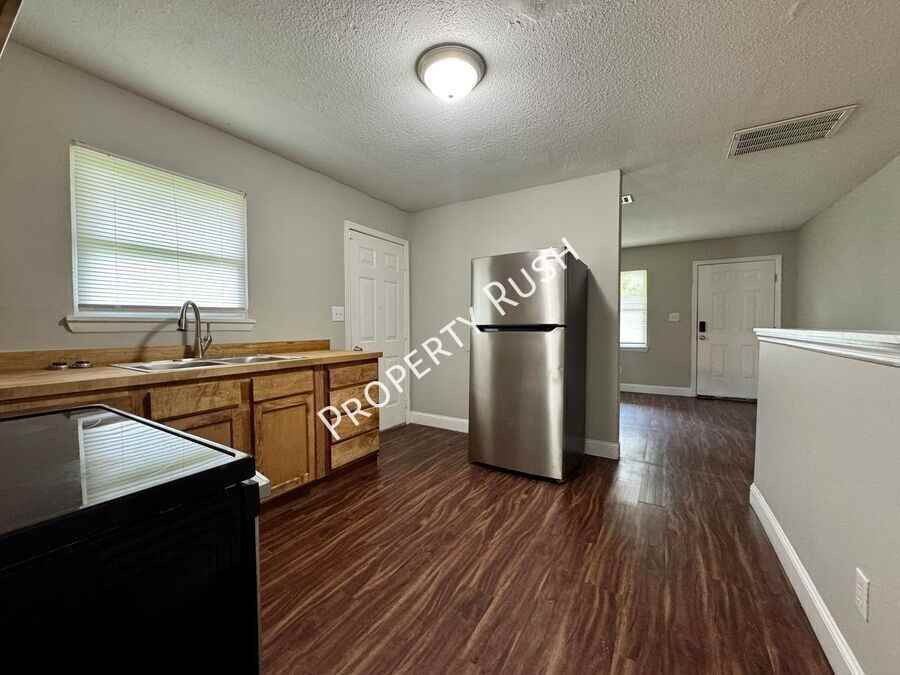 6303 Walden Ave #B - Photo 7 of 19