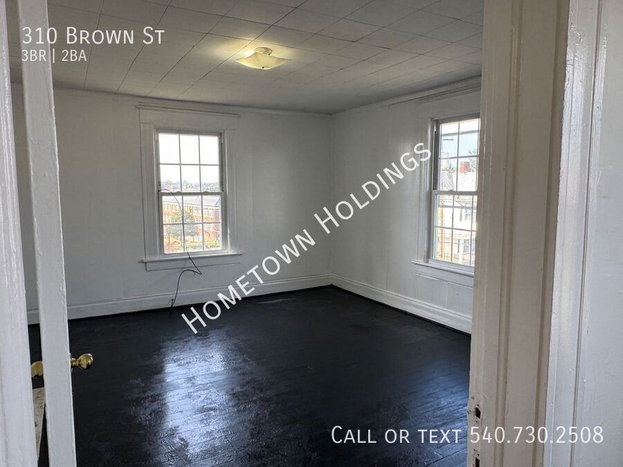 310 Brown St - Photo 4 of 23