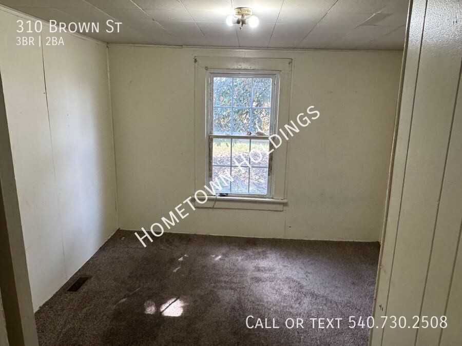 310 Brown St - Photo 5 of 23