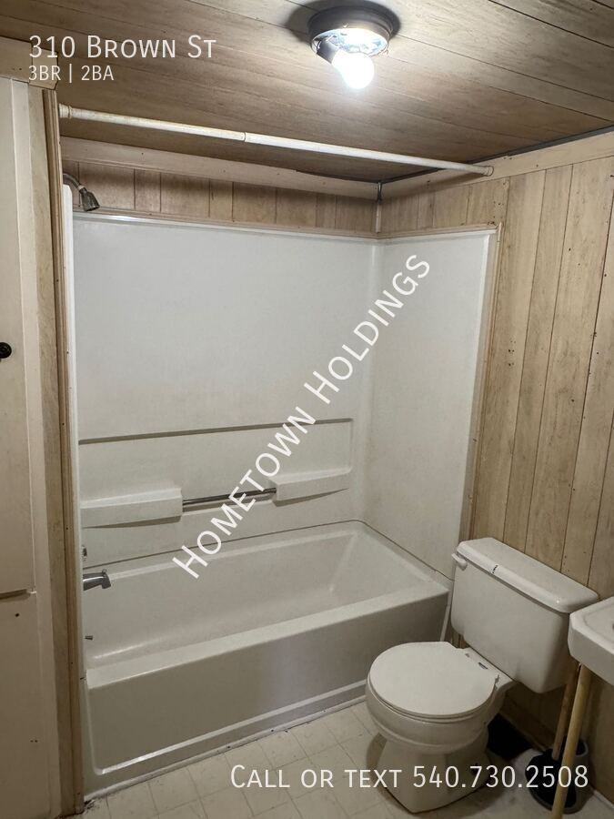 310 Brown St - Photo 6 of 23