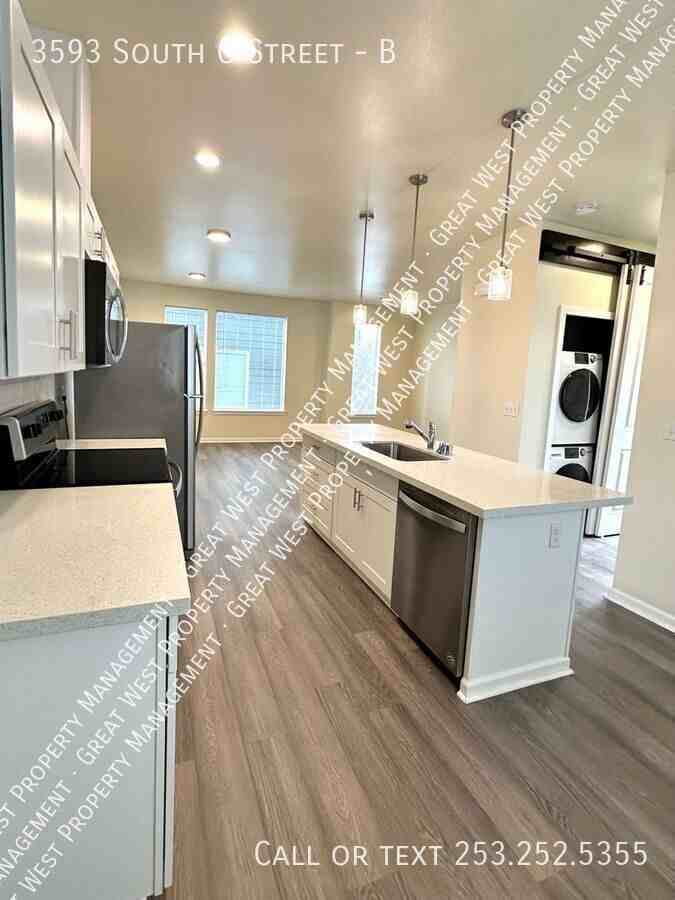 3593 S G St #B - Photo 3 of 22