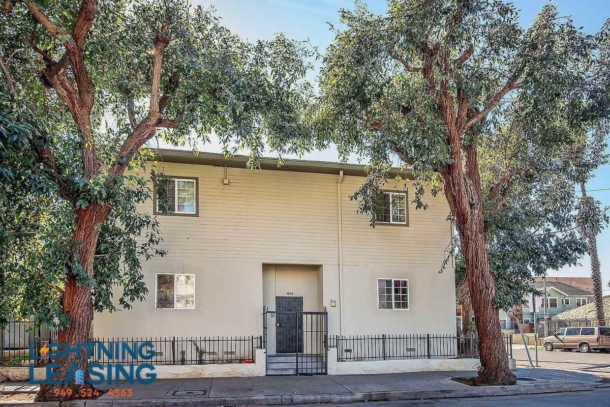 1865 W 11th St #5A - Photo 3 of 6