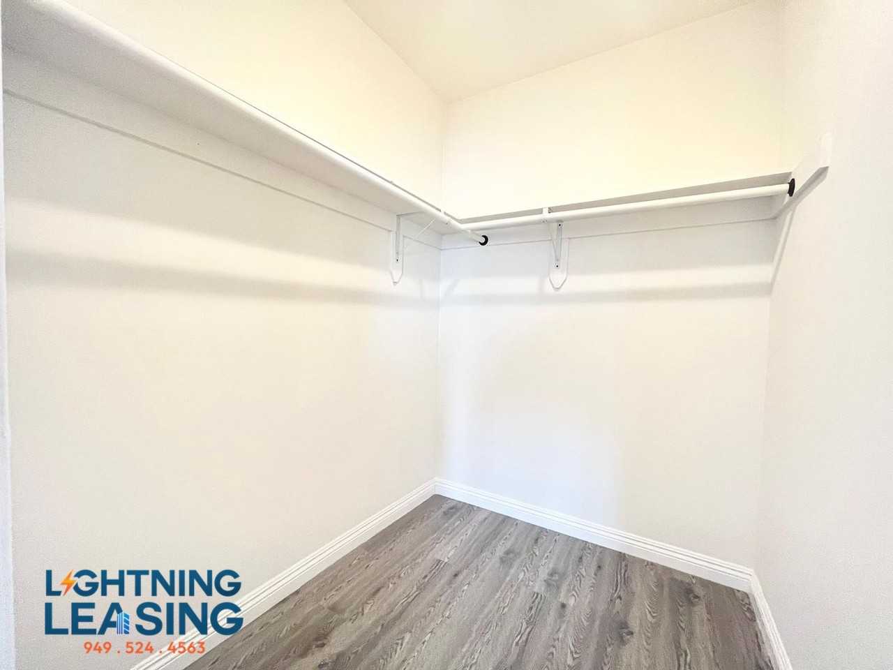 1865 W 11th St #5A - Photo 5 of 6