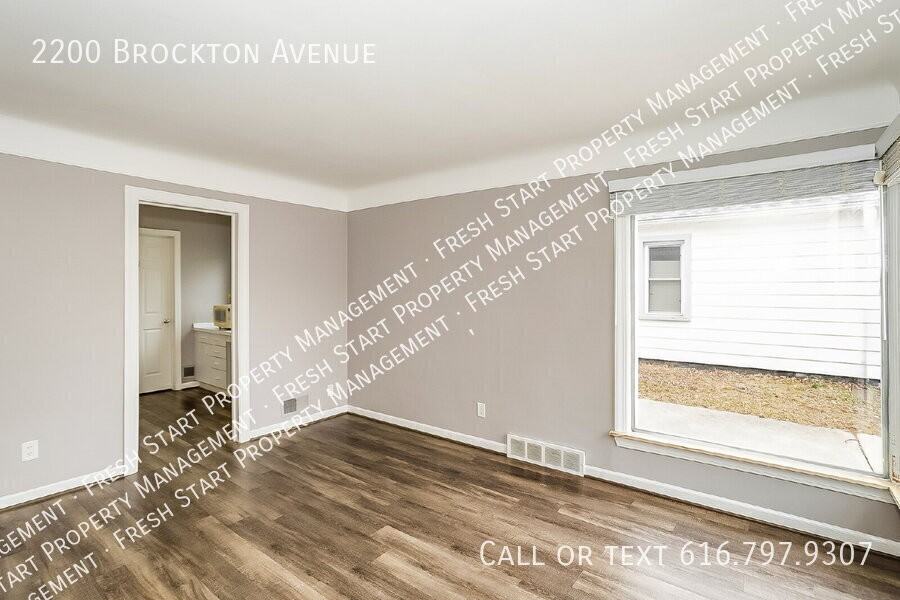 2200 Brockton Ave - Photo 5 of 16