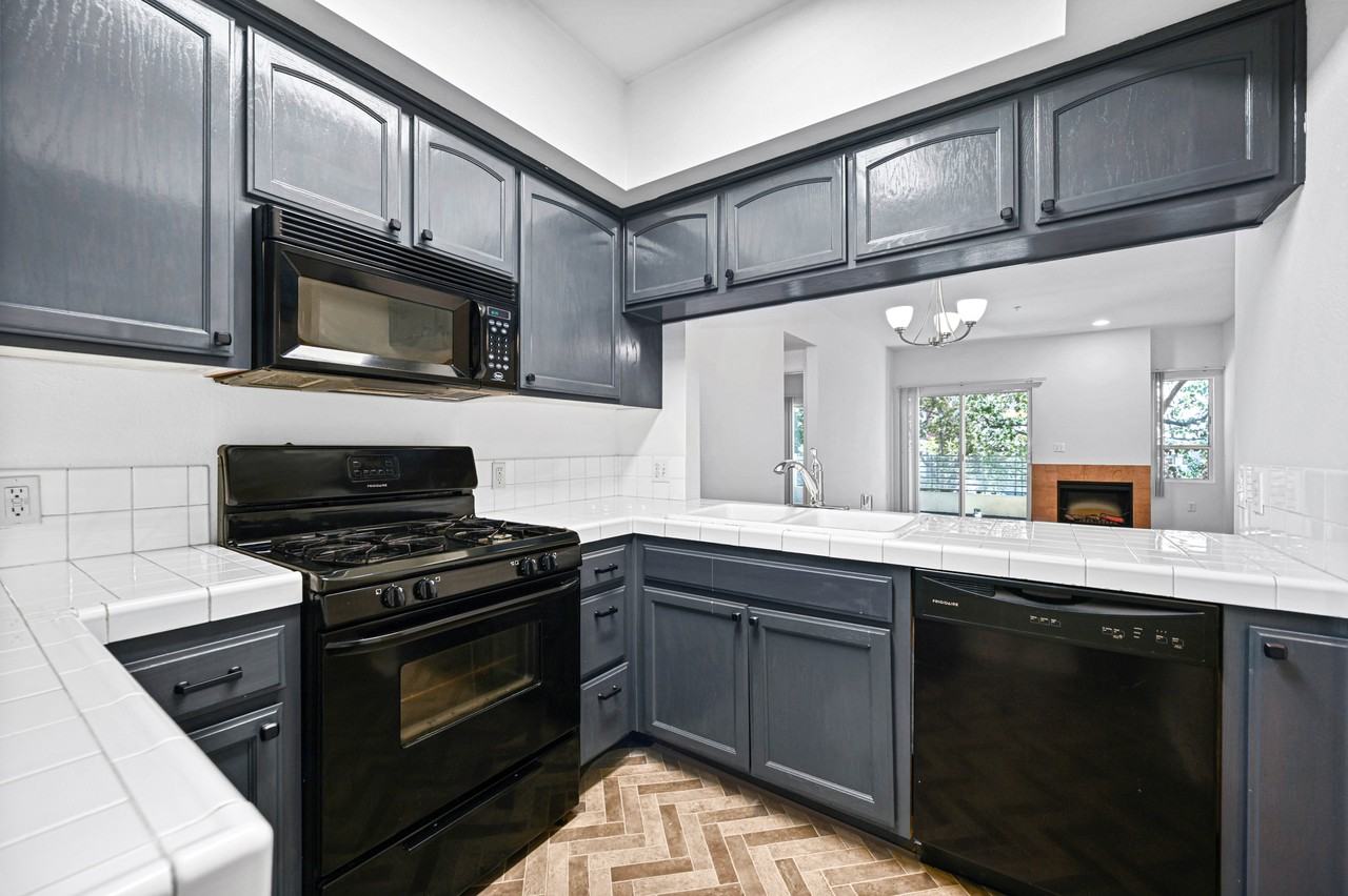 4620 Vista Del Monte Ave #104