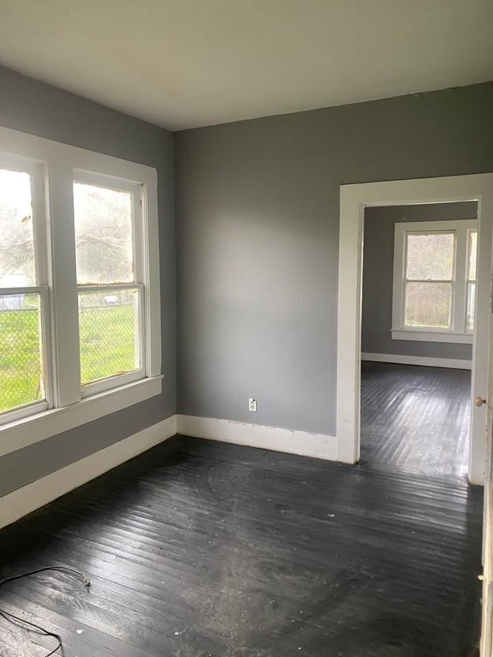 2222 Carleton St - Photo 4 of 11