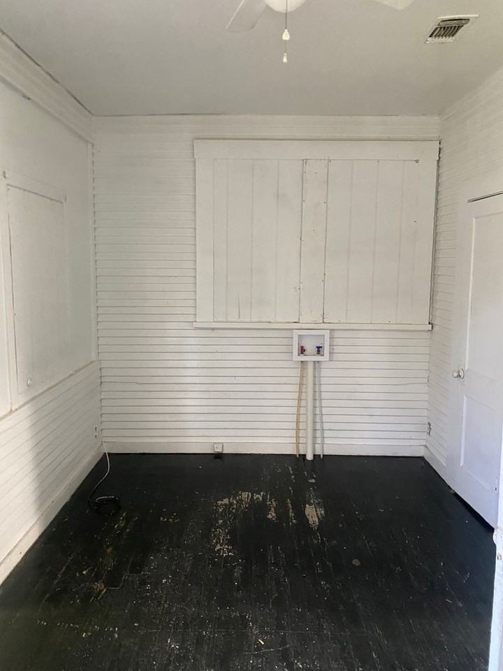 2222 Carleton St - Photo 6 of 11