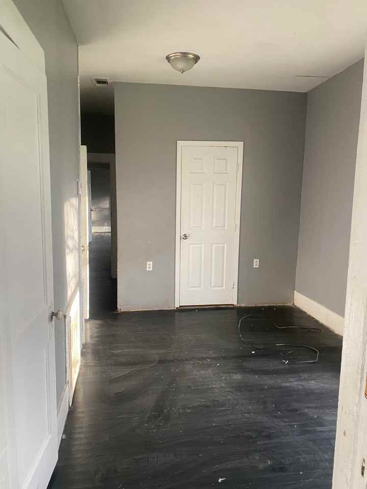 2222 Carleton St - Photo 7 of 11