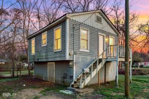 featured image of 2562 Lamar St