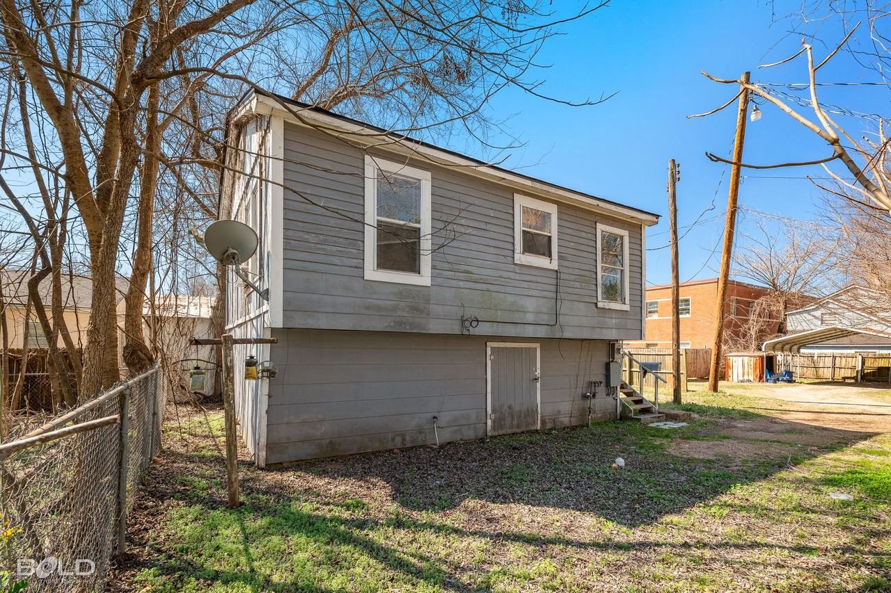 2562 Lamar St - Photo 2 of 12