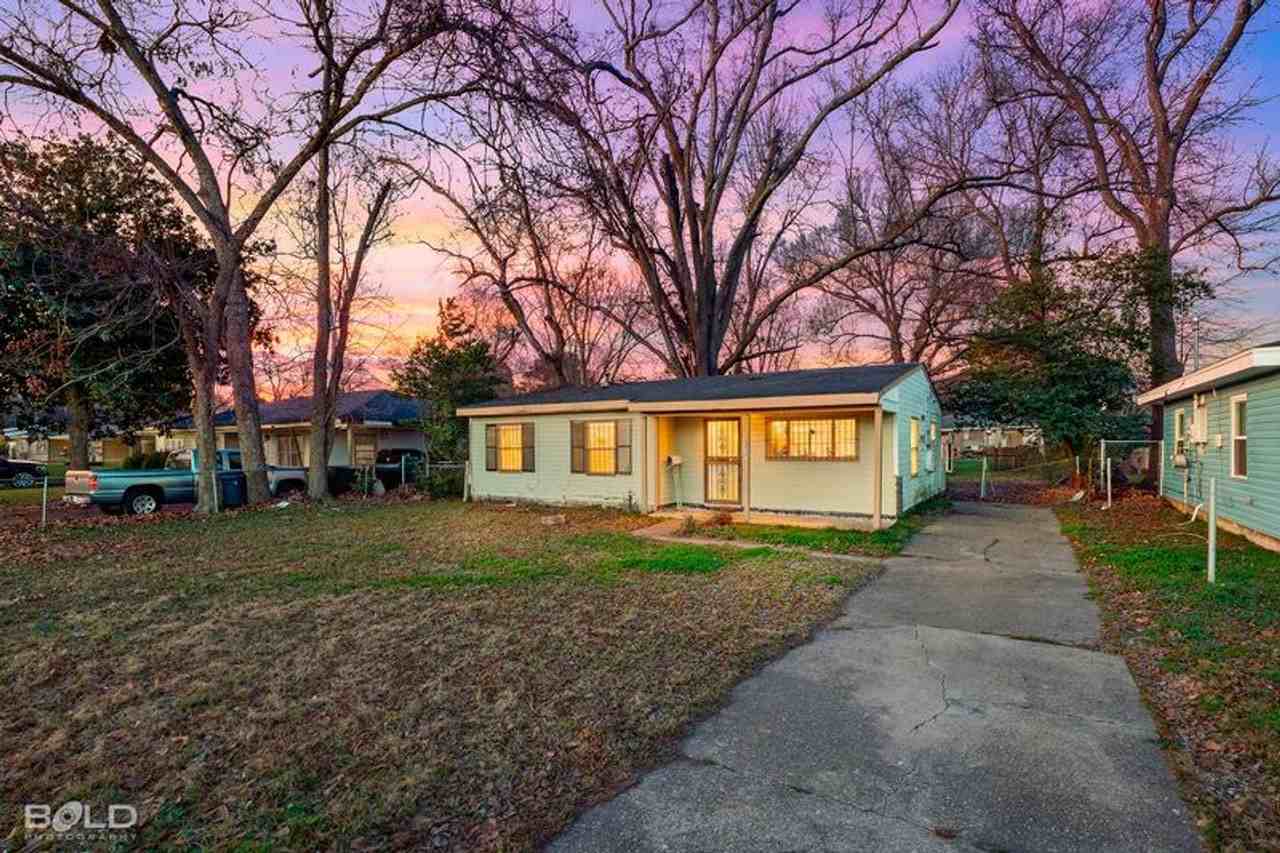 2931 Amherst St - Photo 2 of 10