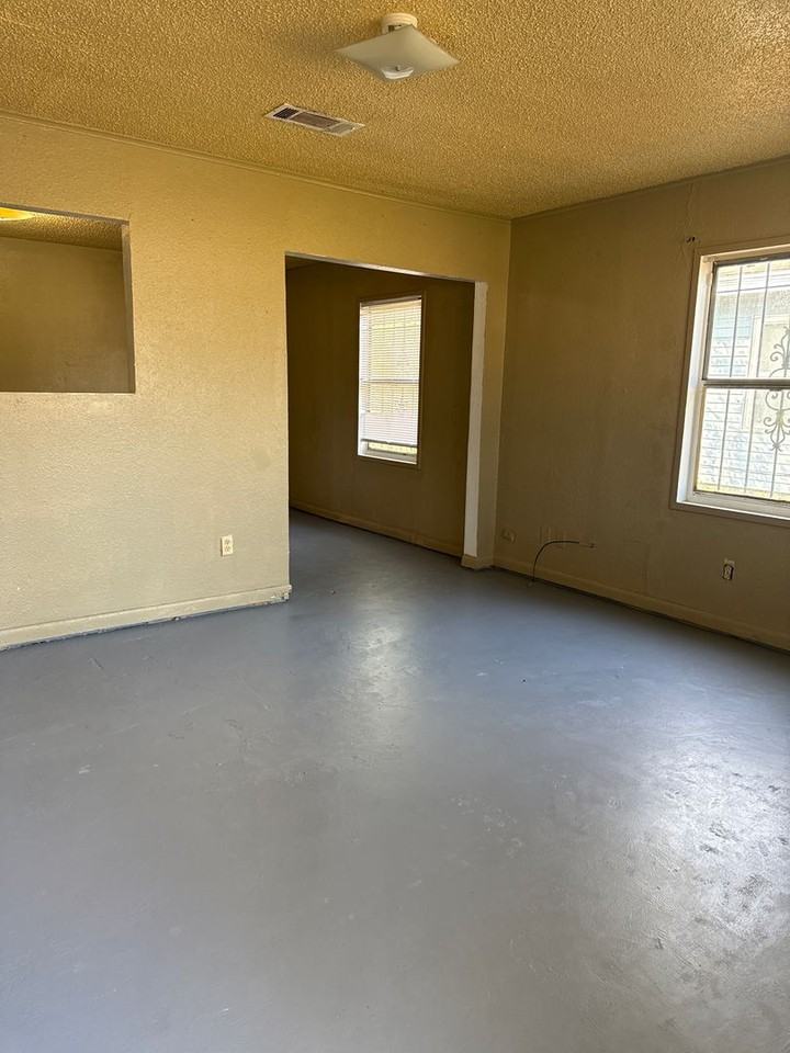 2931 Amherst St - Photo 5 of 10