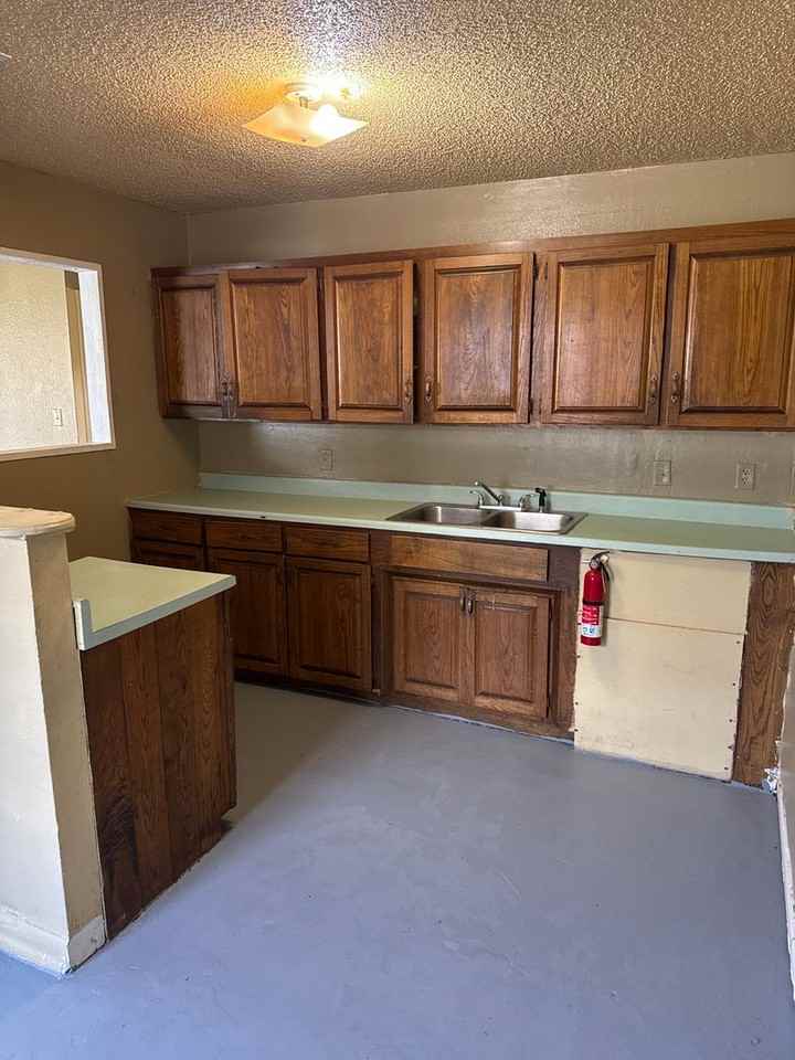 2931 Amherst St - Photo 6 of 10