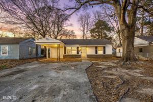 featured image of 2740 Marquette St