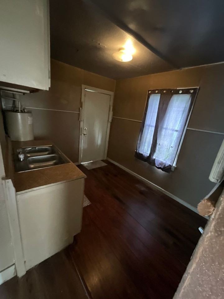 1711 Severine St - Photo 6 of 6