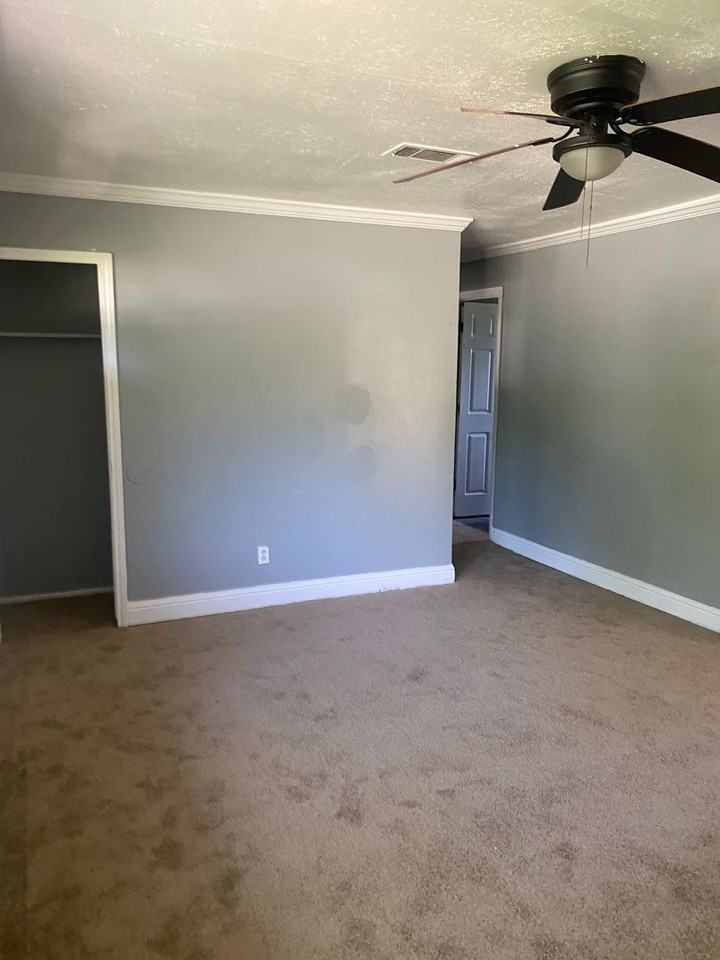 2913 Rebel Dr - Photo 3 of 18