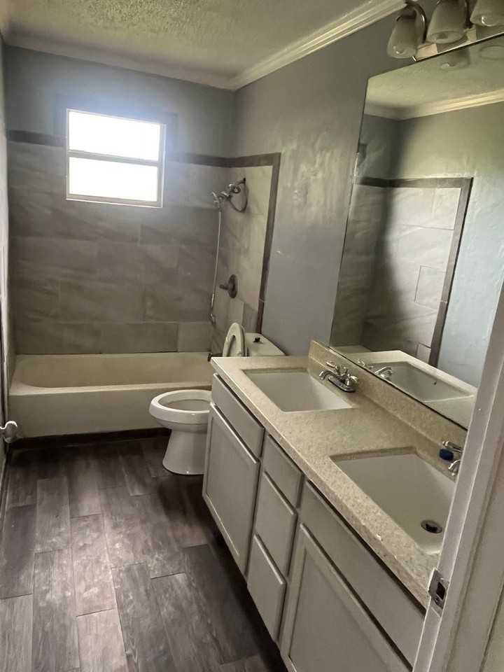 2913 Rebel Dr - Photo 4 of 18