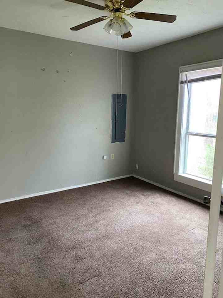 6111 Lexington Ave - Photo 3 of 12