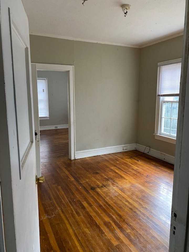 6111 Lexington Ave - Photo 4 of 12