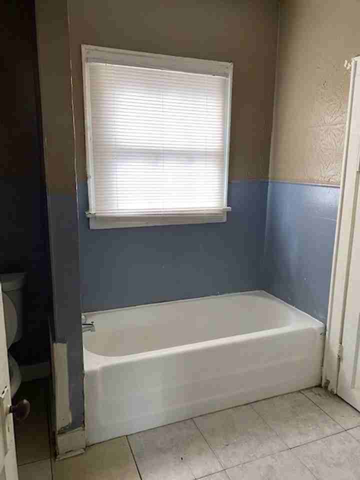 6111 Lexington Ave - Photo 6 of 12